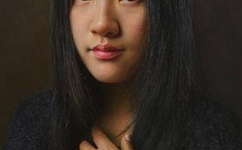 国模盈盈扒B12O人体私拍